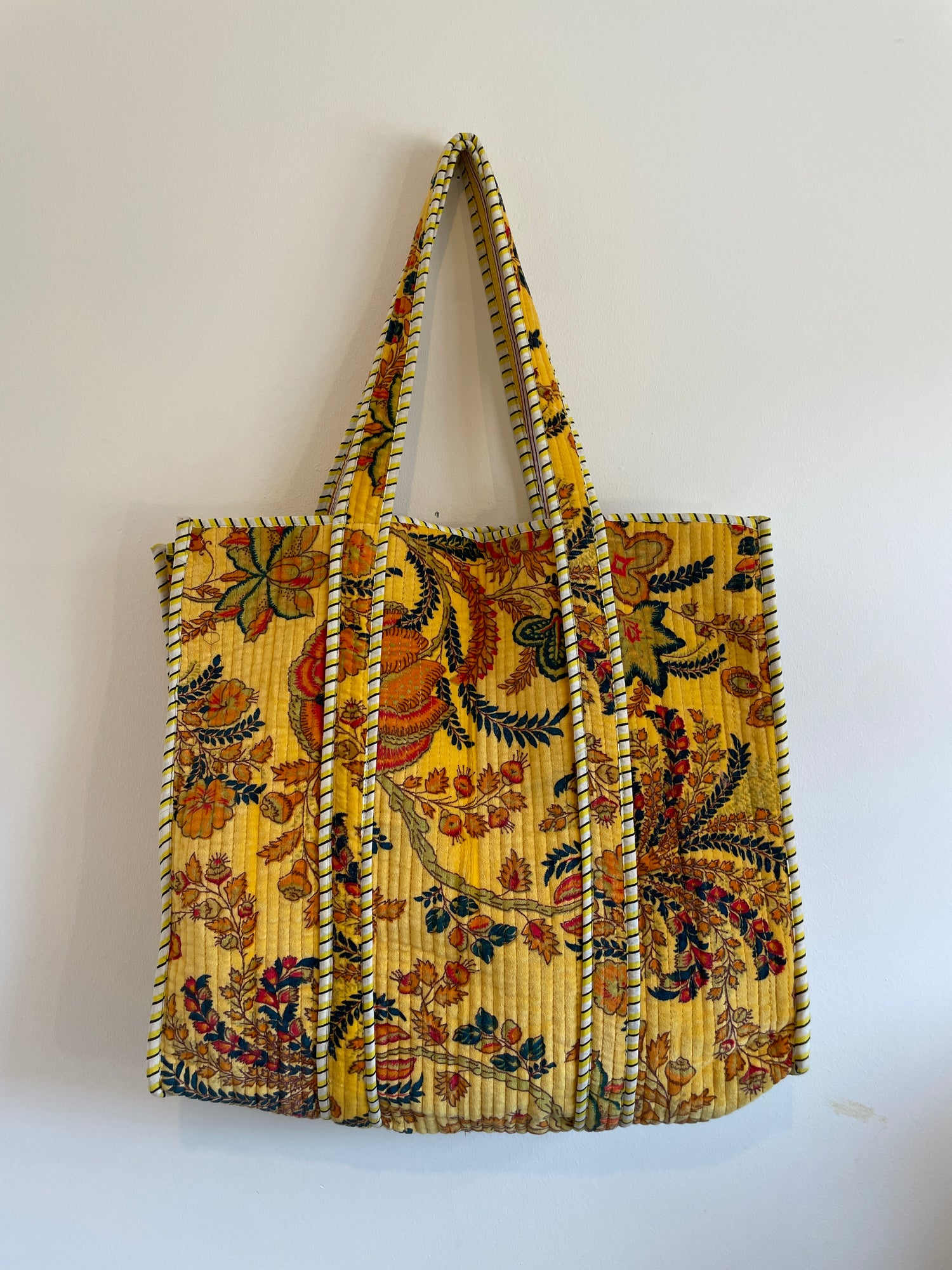 Quilted Tote bag with floral pattern
