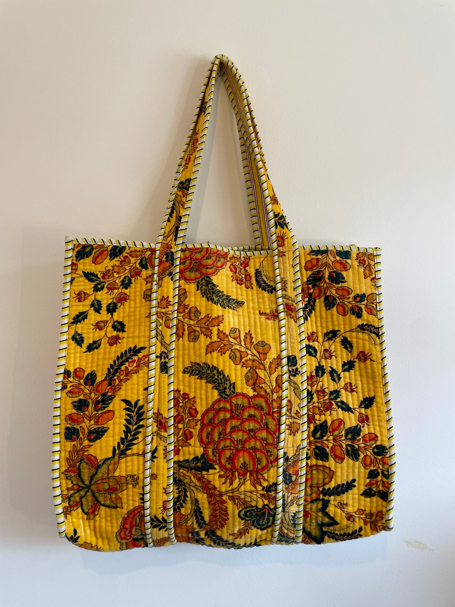 Quilted Tote bag with floral pattern