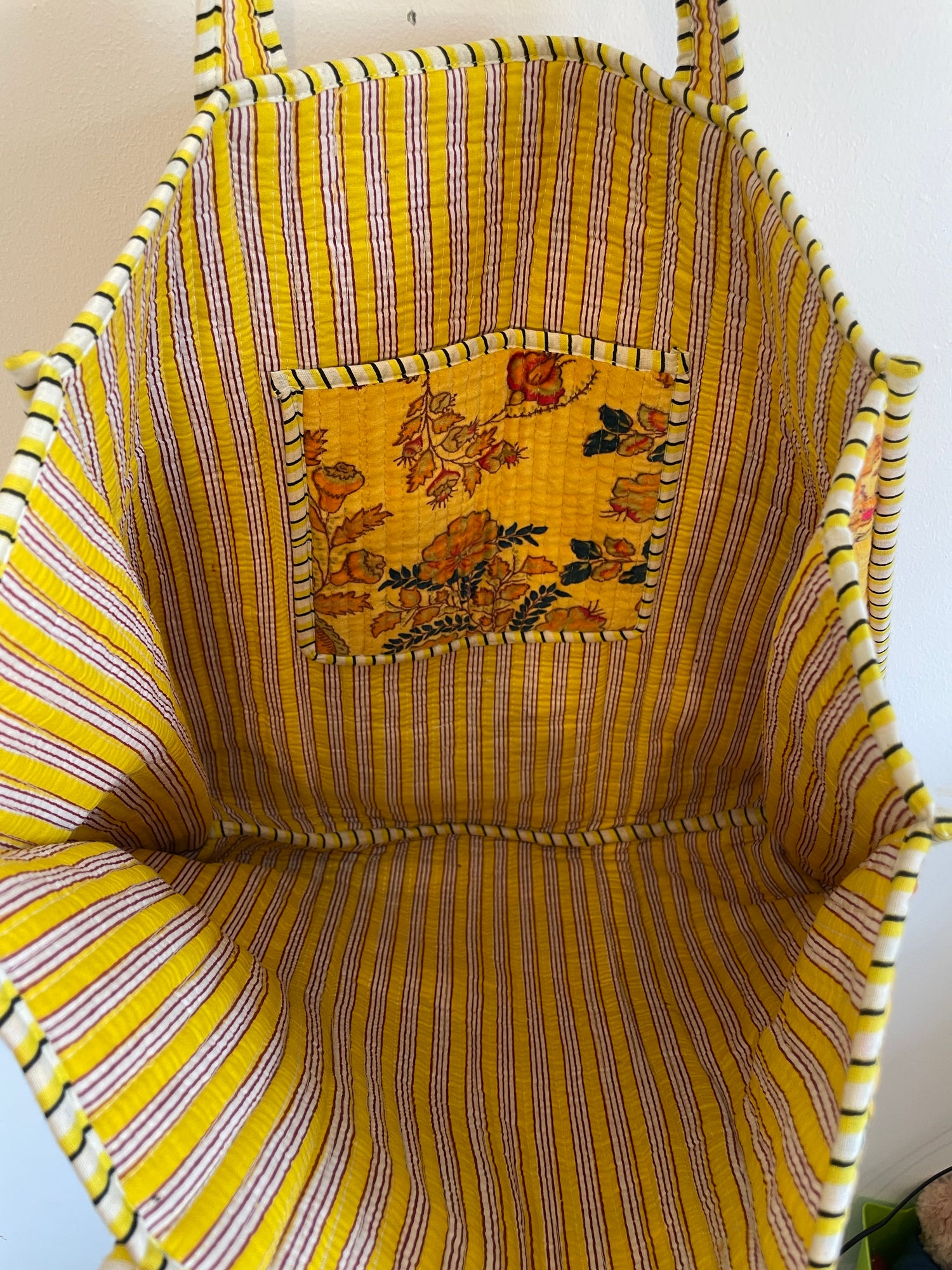 Quilted Tote bag with floral pattern