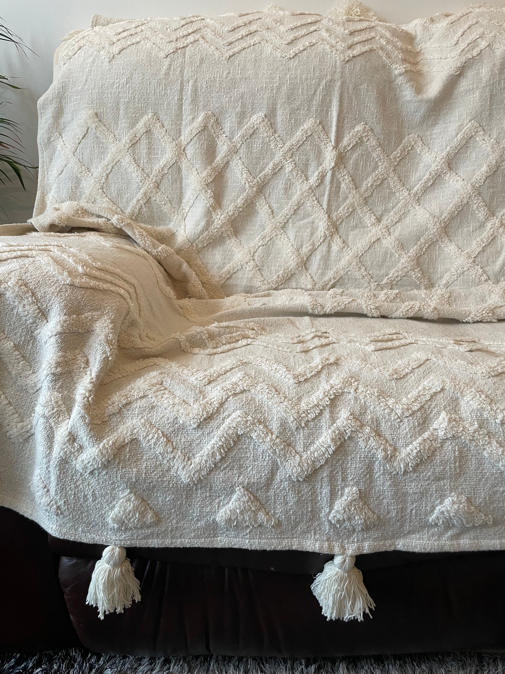 off White Cotton throw with geometric pattern 